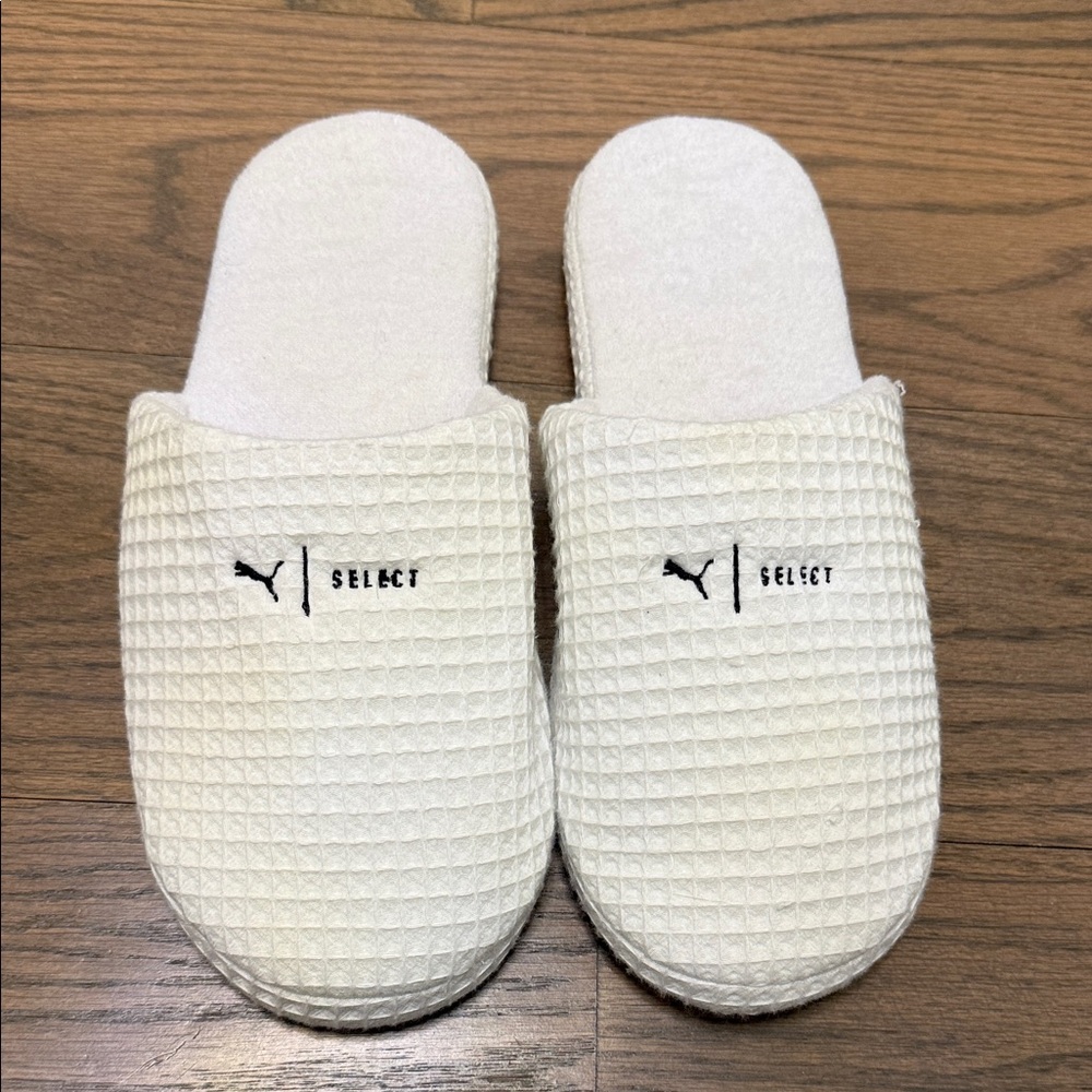Puma Select white Slippers large fits 9/10 men’s